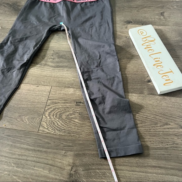 Gymshark Gray Seamless Crops - Picture 7 of 8